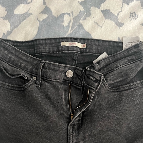 Levi’s 711 black skinny jeans with stretch - Picture 4 of 6